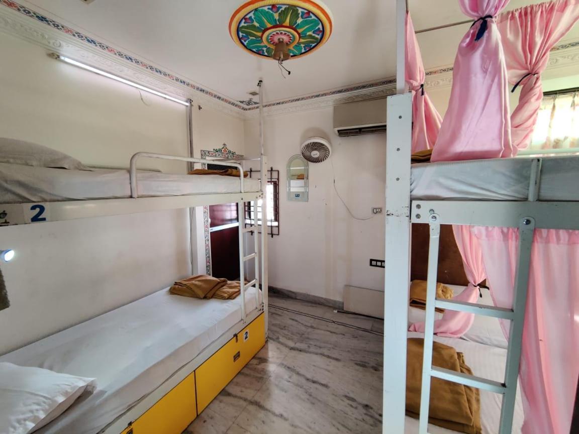 Whereabout Hostel Udaipur Kültér fotó